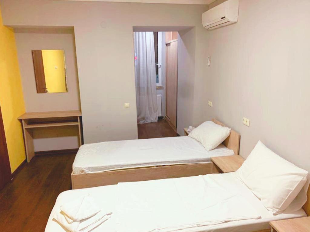 Bon Voyage Hostel Tbilisi Luaran gambar